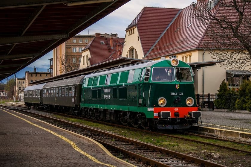 Historyczny pociąg na Dolnym Śląsku