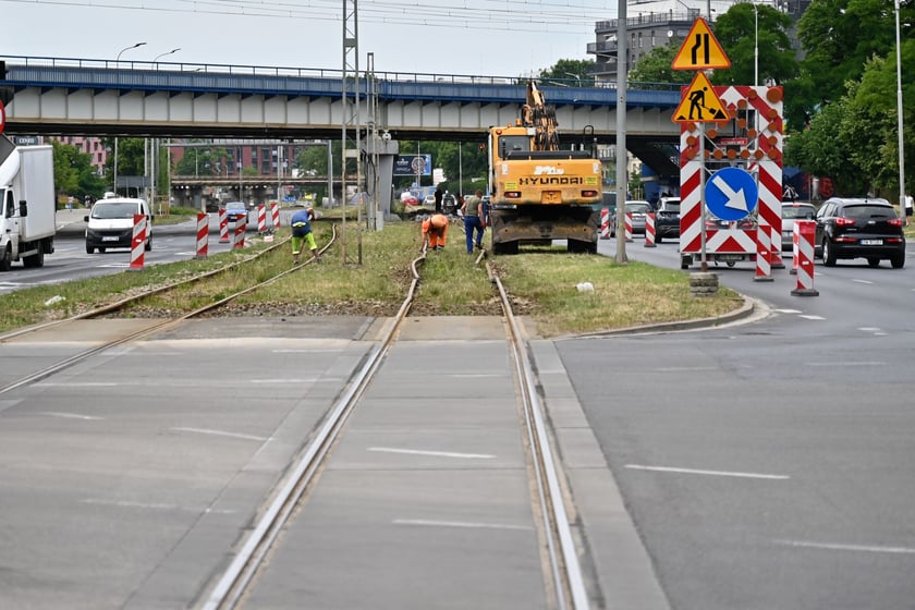 Remont torowiska na ul. Legnickiej potrwa do końca wakacji.