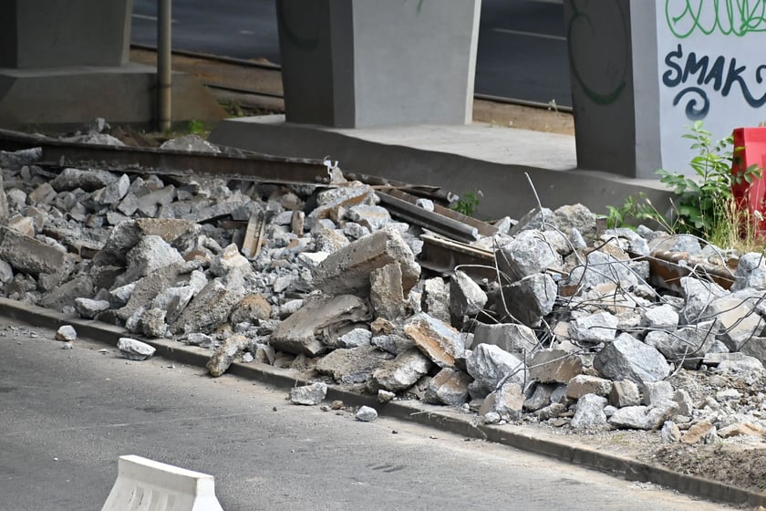 Remont torowiska na ul. Legnickiej potrwa do końca wakacji.