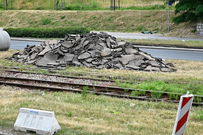 Remont torowiska na ul. Legnickiej potrwa do końca wakacji.