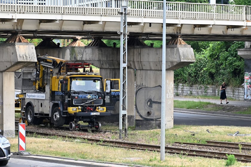 Remont torowiska na ul. Legnickiej potrwa do końca wakacji.