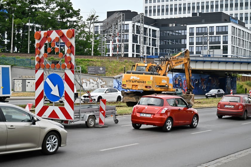 Remont torowiska na ul. Legnickiej potrwa do końca wakacji.