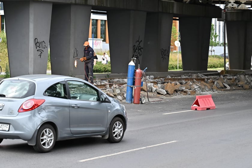 Remont torowiska na ul. Legnickiej potrwa do końca wakacji.