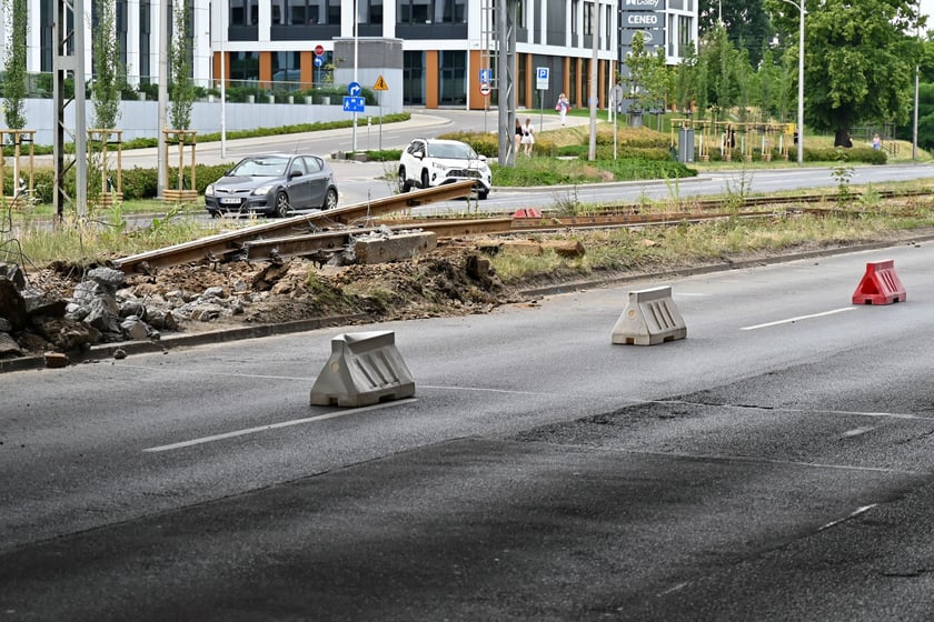 Remont torowiska na ul. Legnickiej potrwa do końca wakacji.