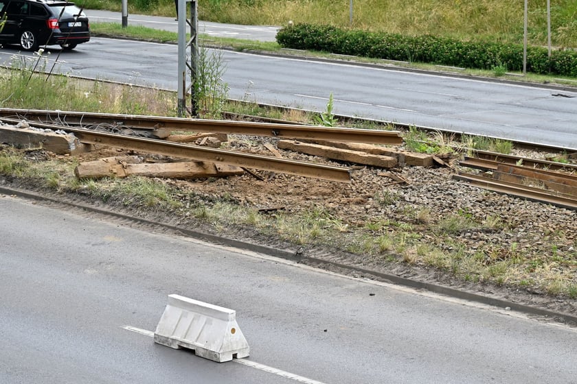 Remont torowiska na ul. Legnickiej potrwa do końca wakacji.