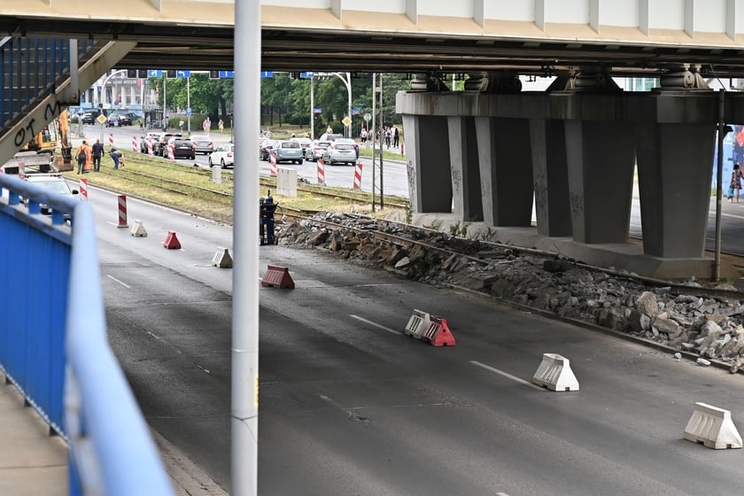 Remont torowiska na ul. Legnickiej potrwa do końca wakacji.