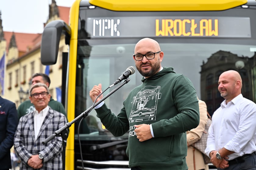 Prezentacja pierwszego elektrycznego autobusu zakupionego przez MPK Wrocław.