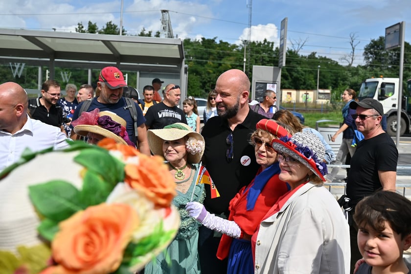 Komunikacyjny piknik na nowej pętli Wrocław Nowy Dwór (P+R). Impreza zorganizowana została z okazji uruchomienia tramwajów na Nowy Dwór, co nastąpi jutro, w niedzielę 3 września.
