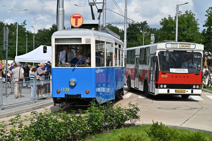 Komunikacyjny piknik na nowej pętli Wrocław Nowy Dwór (P+R). Impreza zorganizowana została z okazji uruchomienia tramwajów na Nowy Dwór, co nastąpi jutro, w niedzielę 3 września.