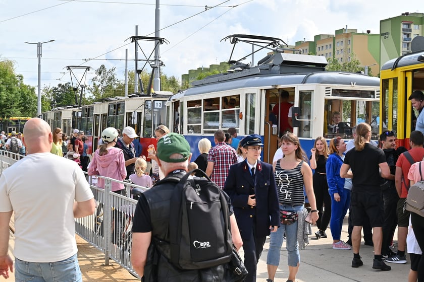 Komunikacyjny piknik na nowej pętli Wrocław Nowy Dwór (P+R). Impreza zorganizowana została z okazji uruchomienia tramwajów na Nowy Dwór, co nastąpi jutro, w niedzielę 3 września.