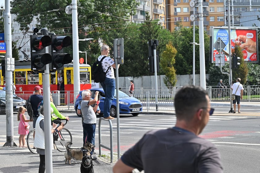 Trasą na Nowy Dwór paradowały zabytkowe tramwaje i autobusy. Pojazdy MPK i KSTM z wrocławianami na pokładach przemierzyły TAT od Dworca Świebodzkiego do nowej pętli przy ul. Rogowskiej.