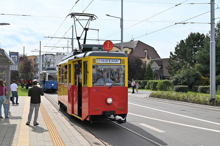 Trasą na Nowy Dwór paradowały zabytkowe tramwaje i autobusy. Pojazdy MPK i KSTM z wrocławianami na pokładach przemierzyły TAT od Dworca Świebodzkiego do nowej pętli przy ul. Rogowskiej.