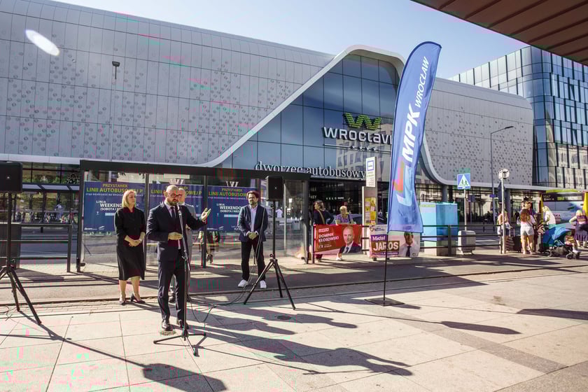 Przedstawiciele Portu Lotniczego Wrocław oraz MPK Wrocław ogłosili uruchomienie bezpośredniego połączenia autobusowego między Dworcem Głównym Wrocław a lotniskiem
