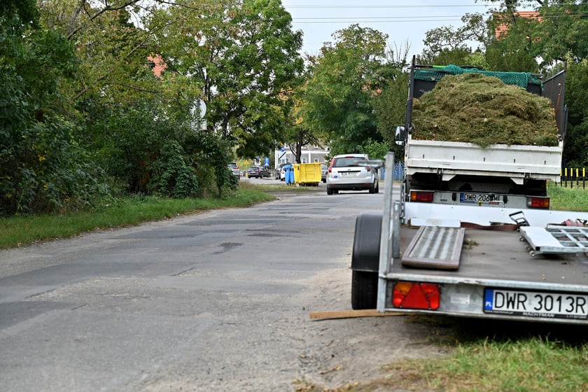 Ul. Działkowa. Tedy ma jeździć tramwaj.