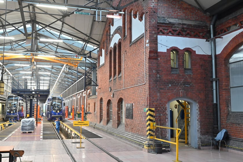 Zajezdnia Tramwajowa Gaj przy skrzyżowaniu ulic Ślężnej i Kamiennej.