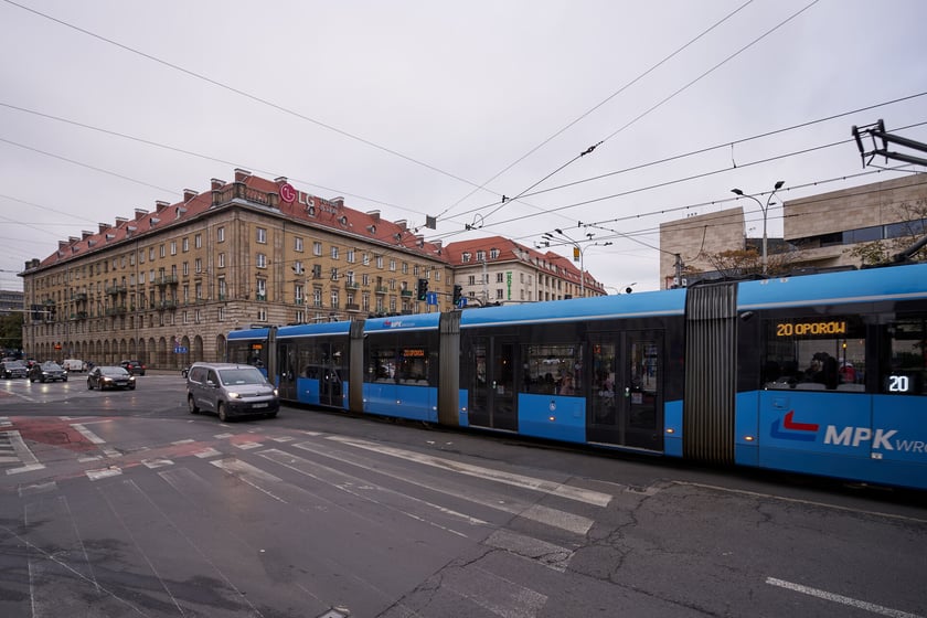 Skrzyżowanie Piłsudskiego ze Świdnicką po remoncie.