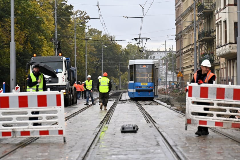 Próbne przejazdy tramwajów przez plac Staszica.