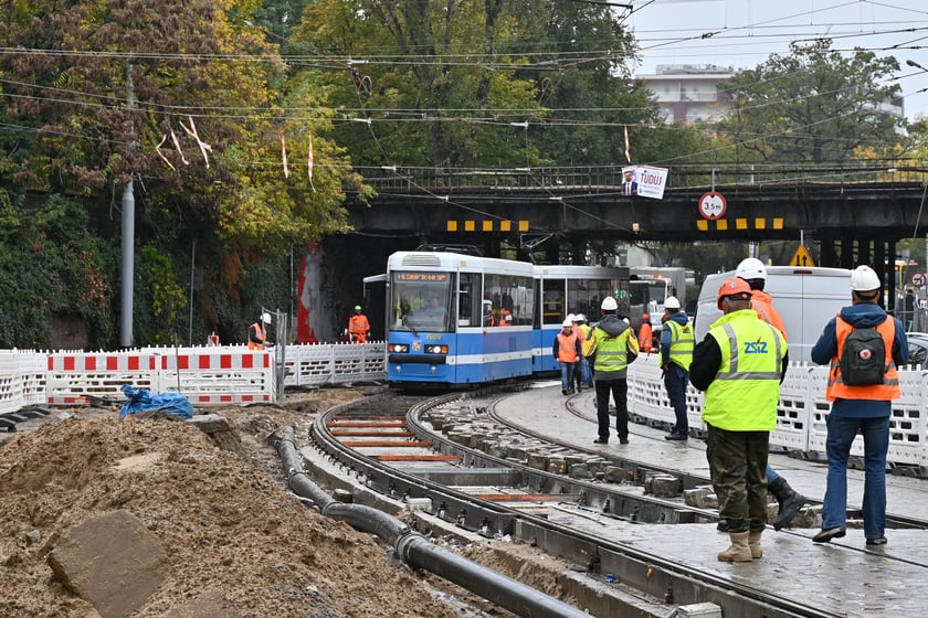 Próbne przejazdy tramwajów przez plac Staszica.