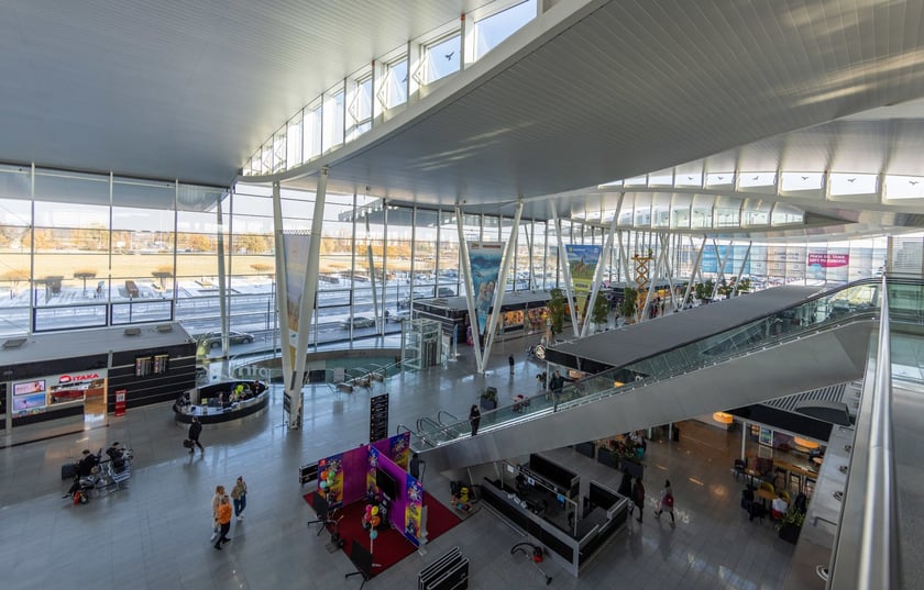 Lotnisko Wrocław przyloty i odloty, parkingi. Zdjęcia z lotniska