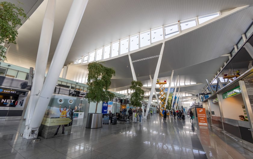 Lotnisko Wrocław przyloty i odloty, parkingi. Zdjęcia z lotniska