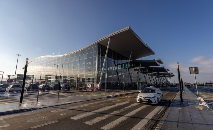 Lotnisko Wrocław przyloty i odloty, parkingi. Zdjęcia z lotniska