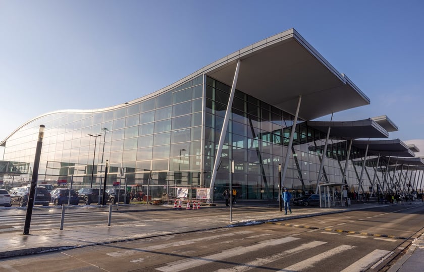 Lotnisko Wrocław przyloty i odloty, parkingi. Zdjęcia z lotniska