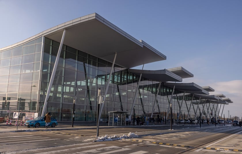 Lotnisko Wrocław przyloty i odloty, parkingi. Zdjęcia z lotniska
