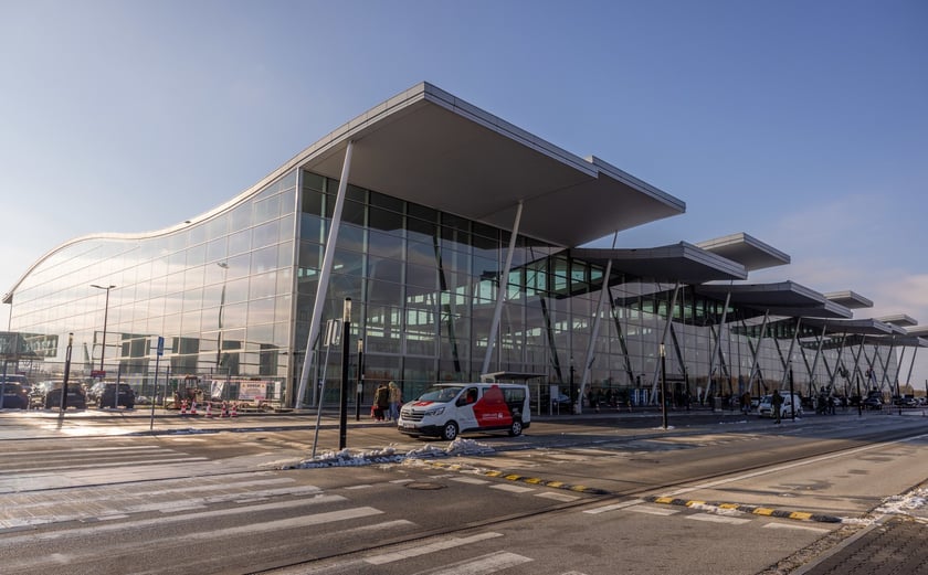 Lotnisko Wrocław przyloty i odloty, parkingi. Zdjęcia z lotniska