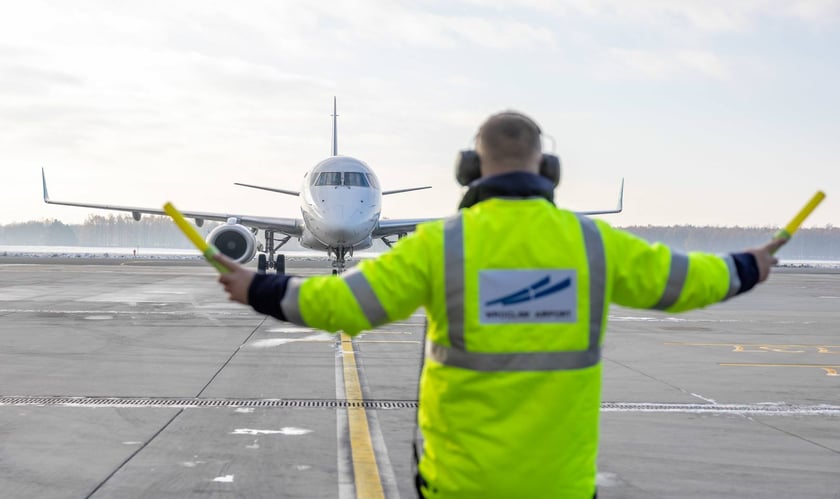 Lotnisko Wrocław przyloty i odloty, parkingi. Zdjęcia z lotniska