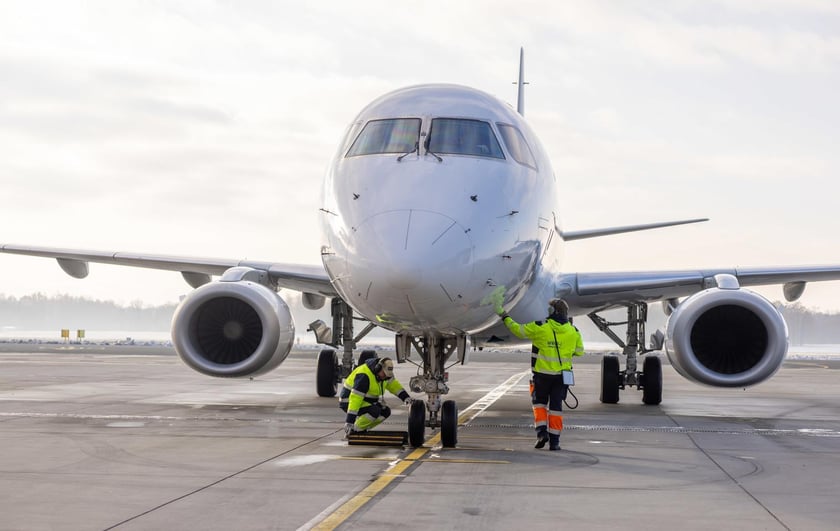 Lotnisko Wrocław przyloty i odloty, parkingi. Zdjęcia z lotniska