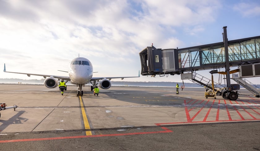 Lotnisko Wrocław przyloty i odloty, parkingi. Zdjęcia z lotniska