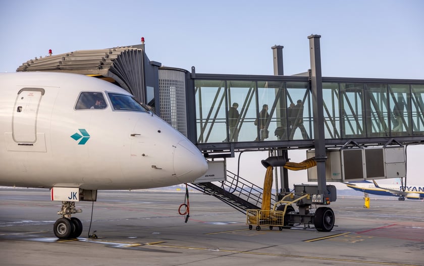 Lotnisko Wrocław przyloty i odloty, parkingi. Zdjęcia z lotniska