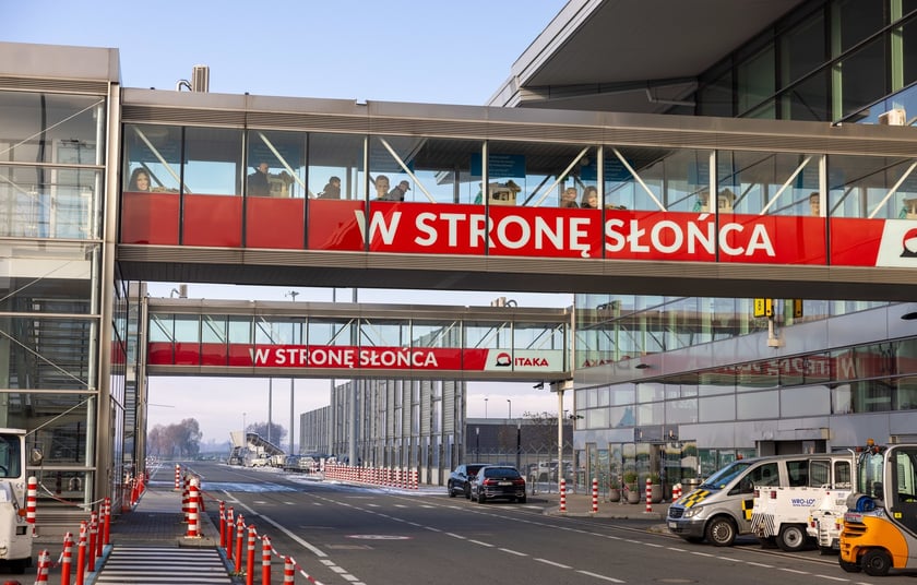 Lotnisko Wrocław przyloty i odloty, parkingi. Zdjęcia z lotniska