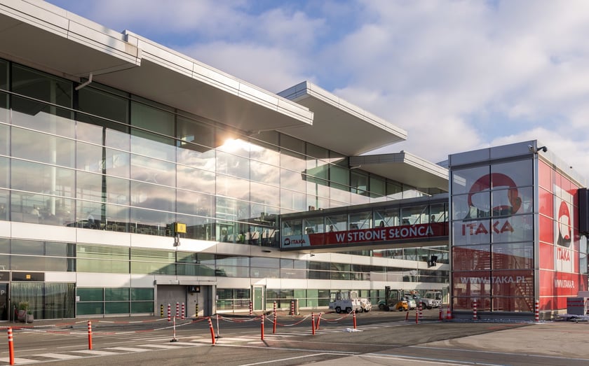 Lotnisko Wrocław przyloty i odloty, parkingi. Zdjęcia z lotniska