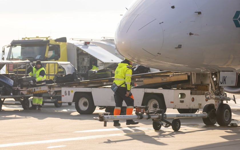 Lotnisko Wrocław przyloty i odloty, parkingi. Zdjęcia z lotniska