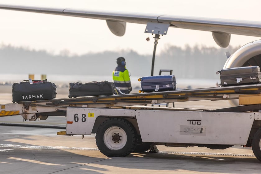 Lotnisko Wrocław przyloty i odloty, parkingi. Zdjęcia z lotniska