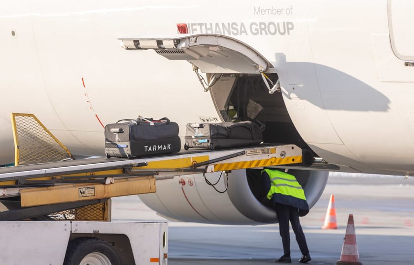 Lotnisko Wrocław przyloty i odloty, parkingi. Zdjęcia z lotniska
