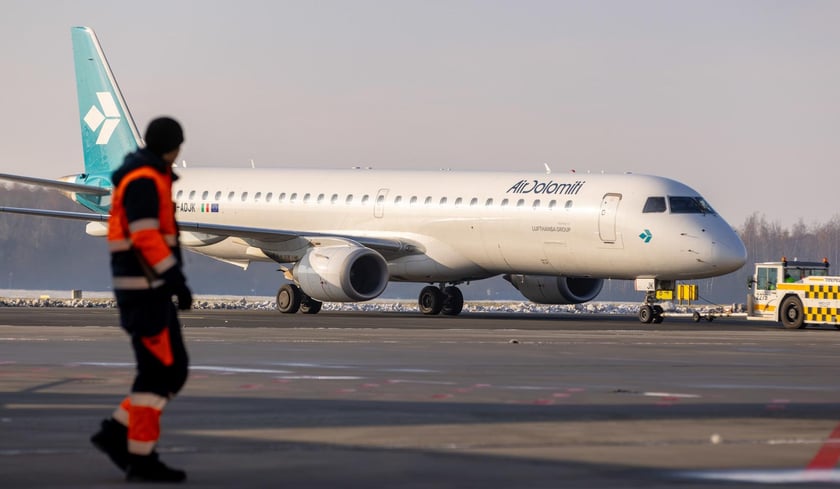 Lotnisko Wrocław przyloty i odloty, parkingi. Zdjęcia z lotniska
