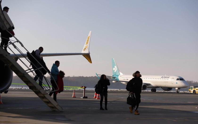 Lotnisko Wrocław przyloty i odloty, parkingi. Zdjęcia z lotniska