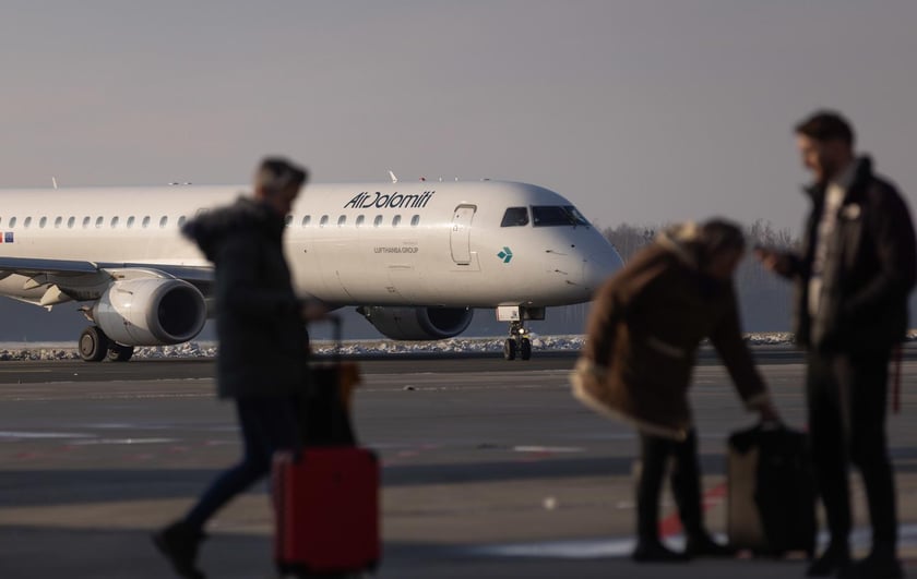 Lotnisko Wrocław przyloty i odloty, parkingi. Zdjęcia z lotniska