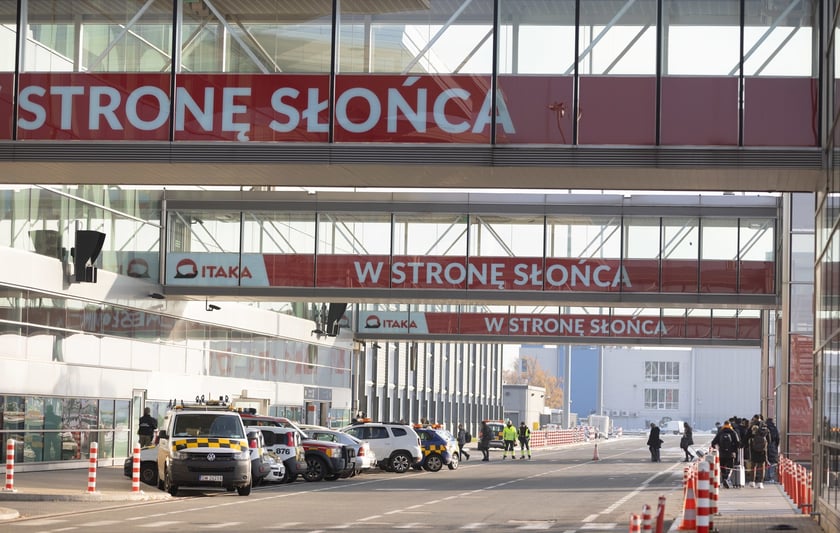 Lotnisko Wrocław przyloty i odloty, parkingi. Zdjęcia z lotniska