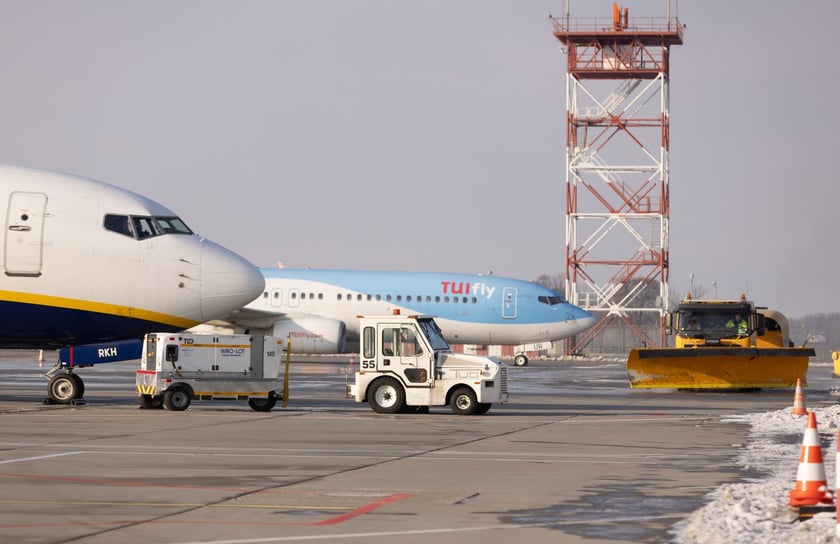 Lotnisko Wrocław przyloty i odloty, parkingi. Zdjęcia z lotniska