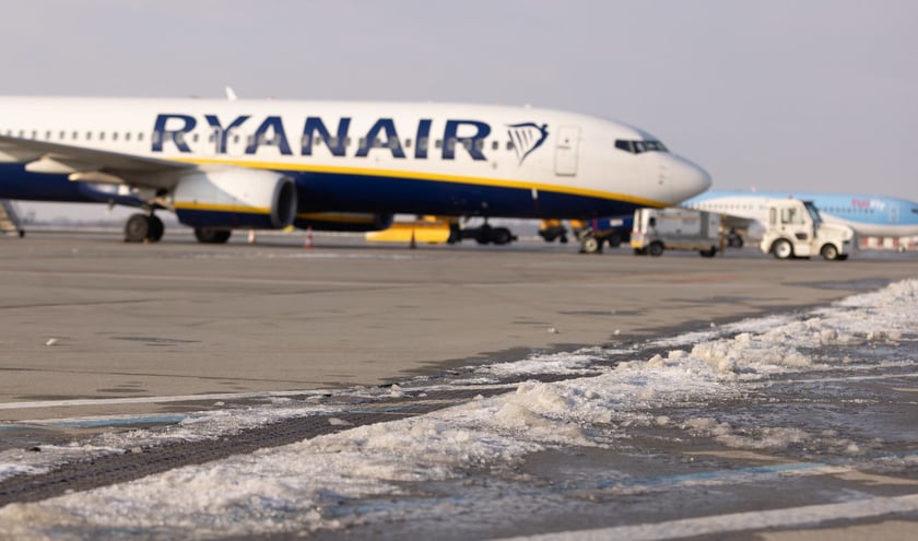 Lotnisko Wrocław przyloty i odloty, parkingi. Zdjęcia z lotniska