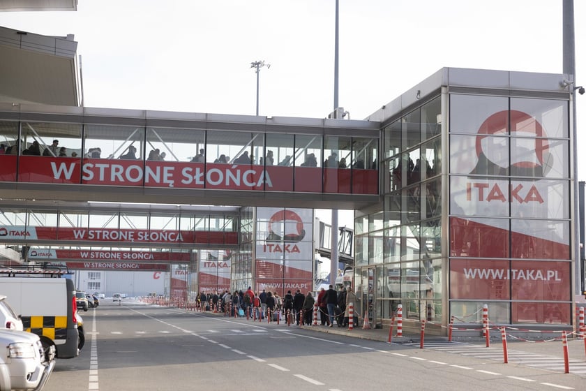 Lotnisko Wrocław przyloty i odloty, parkingi. Zdjęcia z lotniska