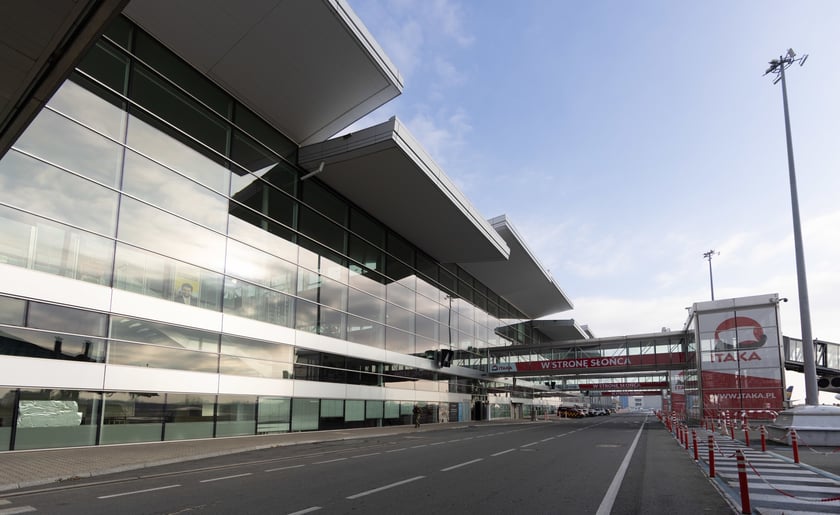 Lotnisko Wrocław przyloty i odloty, parkingi. Zdjęcia z lotniska