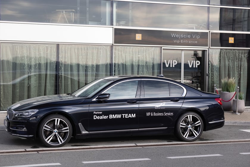 Lotnisko Wrocław przyloty i odloty, parkingi. Zdjęcia z lotniska