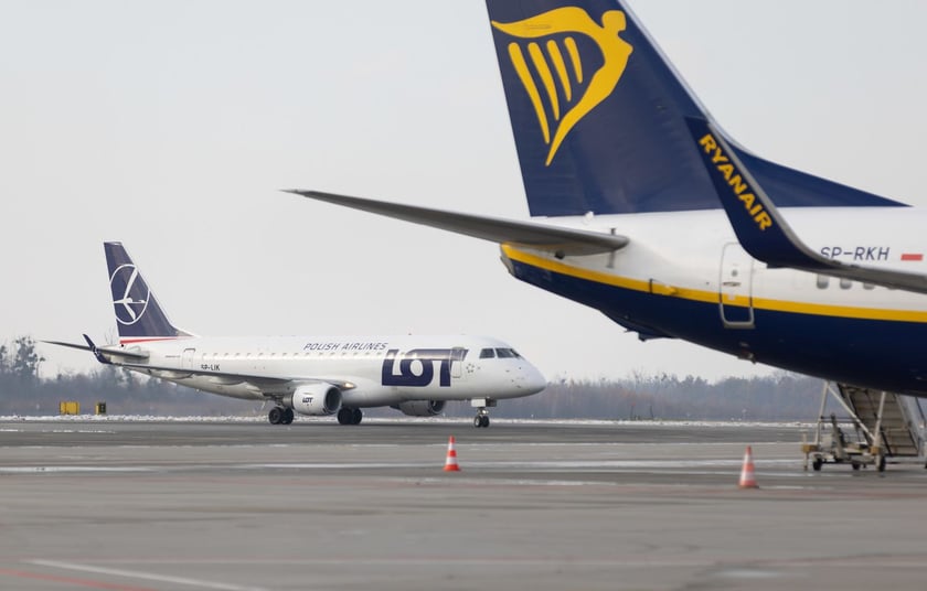 Lotnisko Wrocław przyloty i odloty, parkingi. Zdjęcia z lotniska