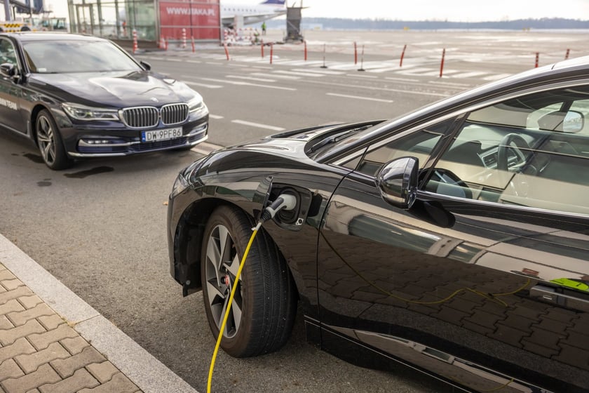 Lotnisko Wrocław przyloty i odloty, parkingi. Zdjęcia z lotniska