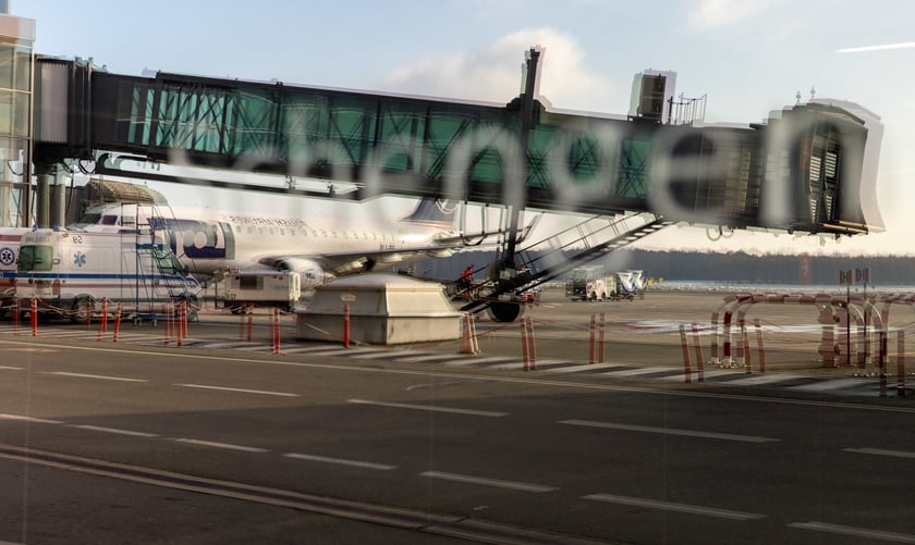 Lotnisko Wrocław przyloty i odloty, parkingi. Zdjęcia z lotniska