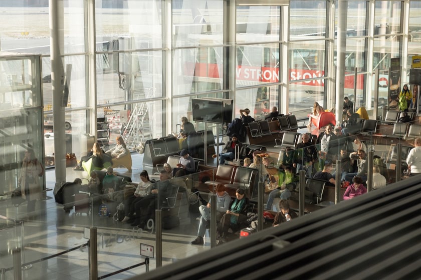 Lotnisko Wrocław przyloty i odloty, parkingi. Zdjęcia z lotniska